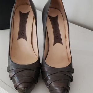 Leather pumps